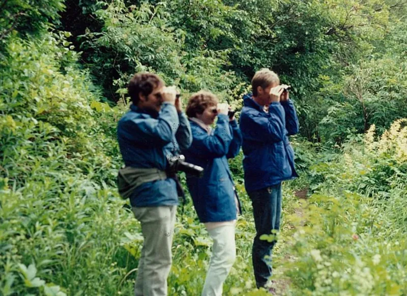 She Had No Grant Money — So She Handed the Binoculars to Everyone Else